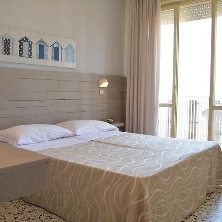 Hotel Viamare Milano Marittima Exterior foto