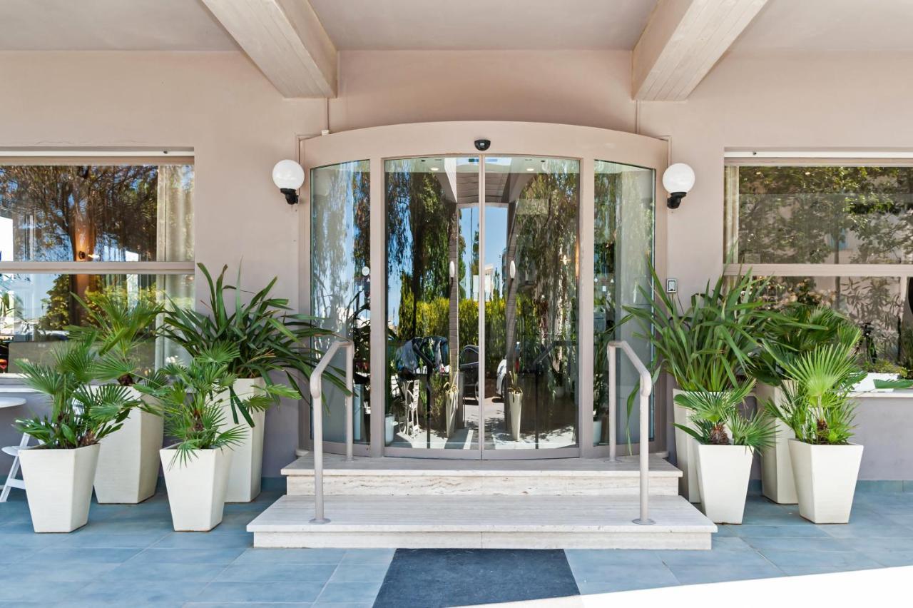Hotel Viamare Milano Marittima Exterior foto