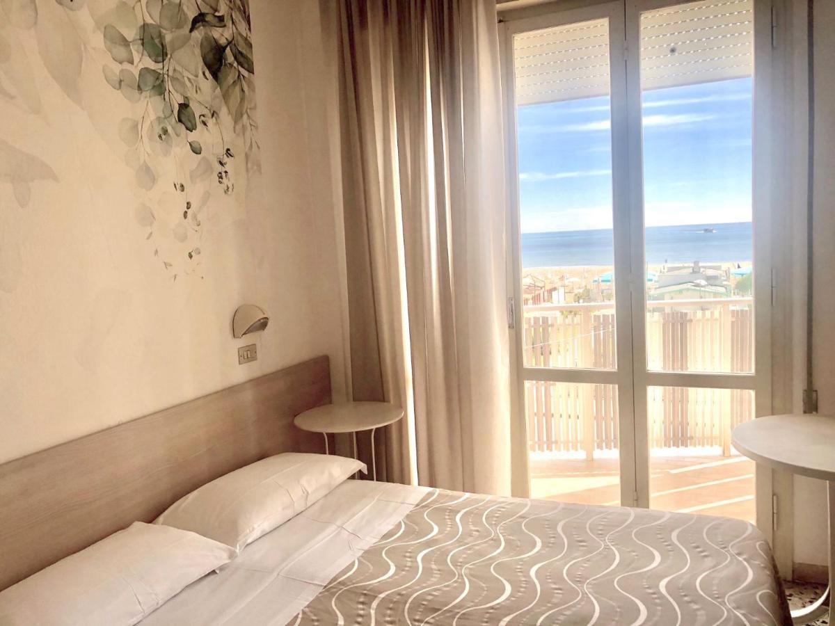 Hotel Viamare Milano Marittima Exterior foto