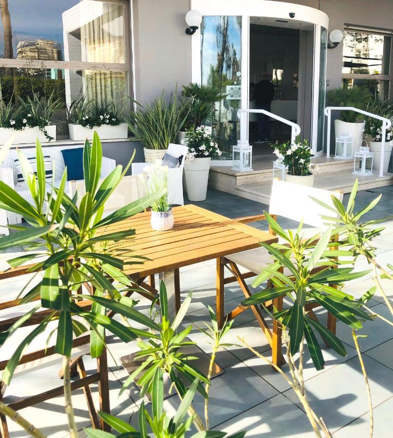 Hotel Viamare Milano Marittima Exterior foto