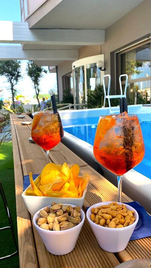 Hotel Viamare Milano Marittima Exterior foto