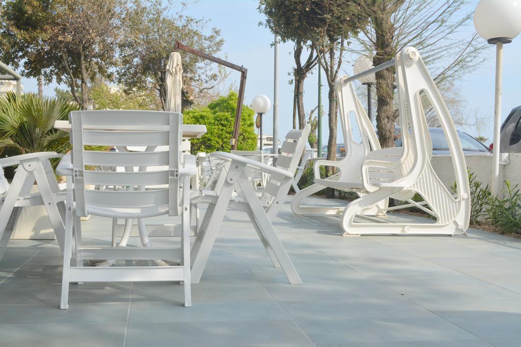 Hotel Viamare Milano Marittima Exterior foto