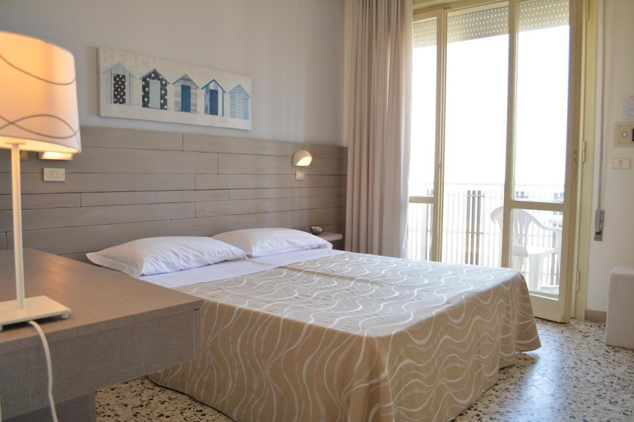 Hotel Viamare Milano Marittima Exterior foto