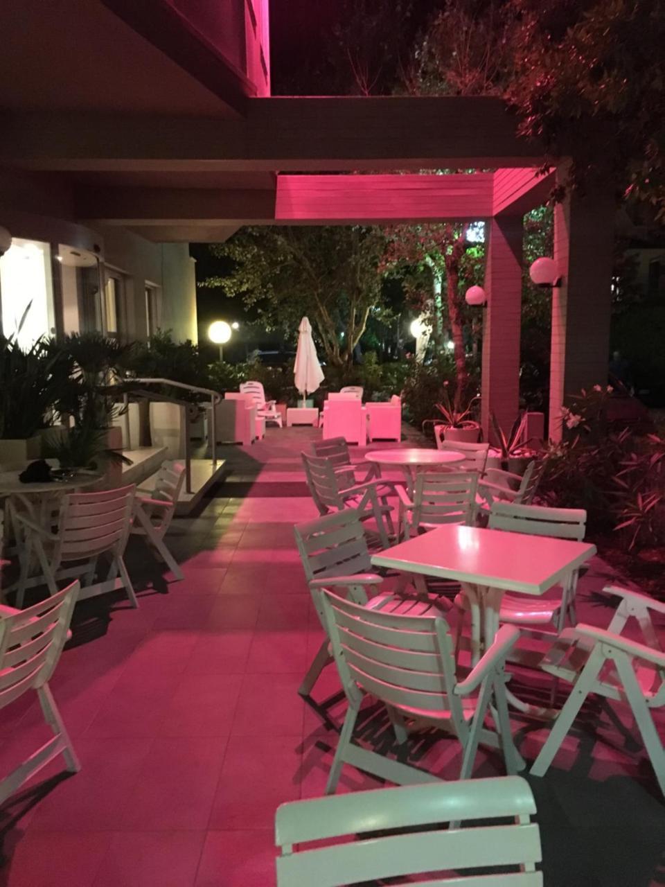 Hotel Viamare Milano Marittima Exterior foto